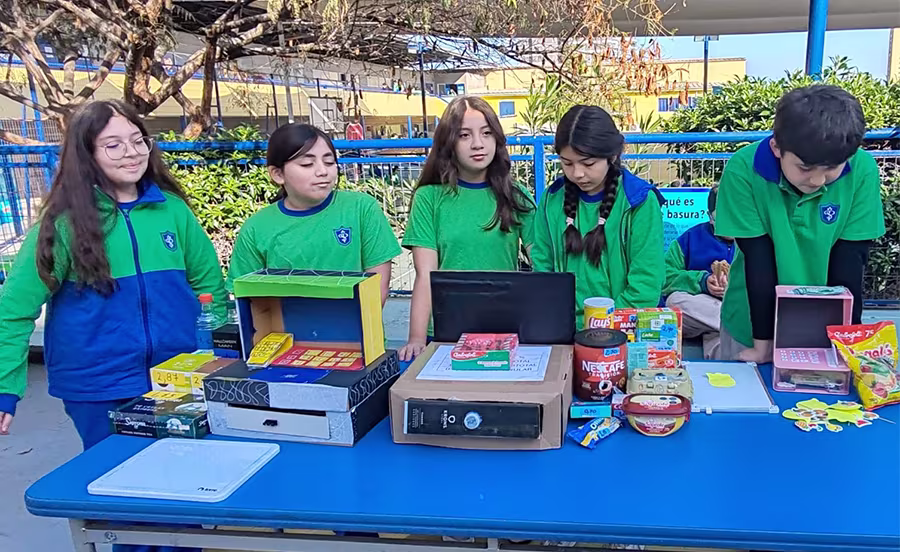 Exposición juegos matemáticos realizados por los alumnos de 5º y 6º Básico.