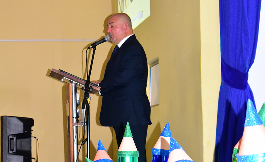 Párvulos de kínder celebran la Ceremonia Pasitos 2025 junto a sus familias.