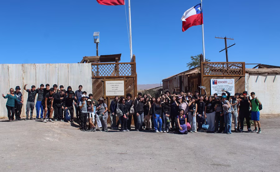 Alumnos del Colegio San Patricio visitan la ex Salitrera Chacabuco.