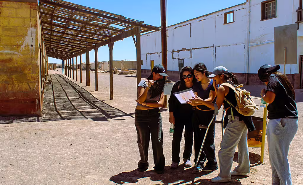Alumnos del Colegio San Patricio visitan la ex Salitrera Chacabuco.