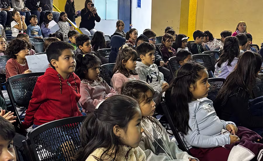 Visita de la escritora Nidia Faúndez